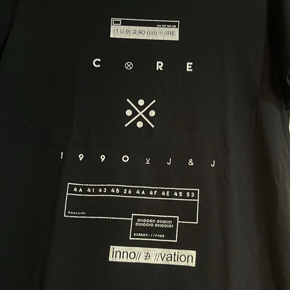 T-shirt / Size M - Picture 2 of 6